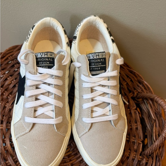 Vintage Havana Beige and Black Star Sneakers - Picture 3 of 5